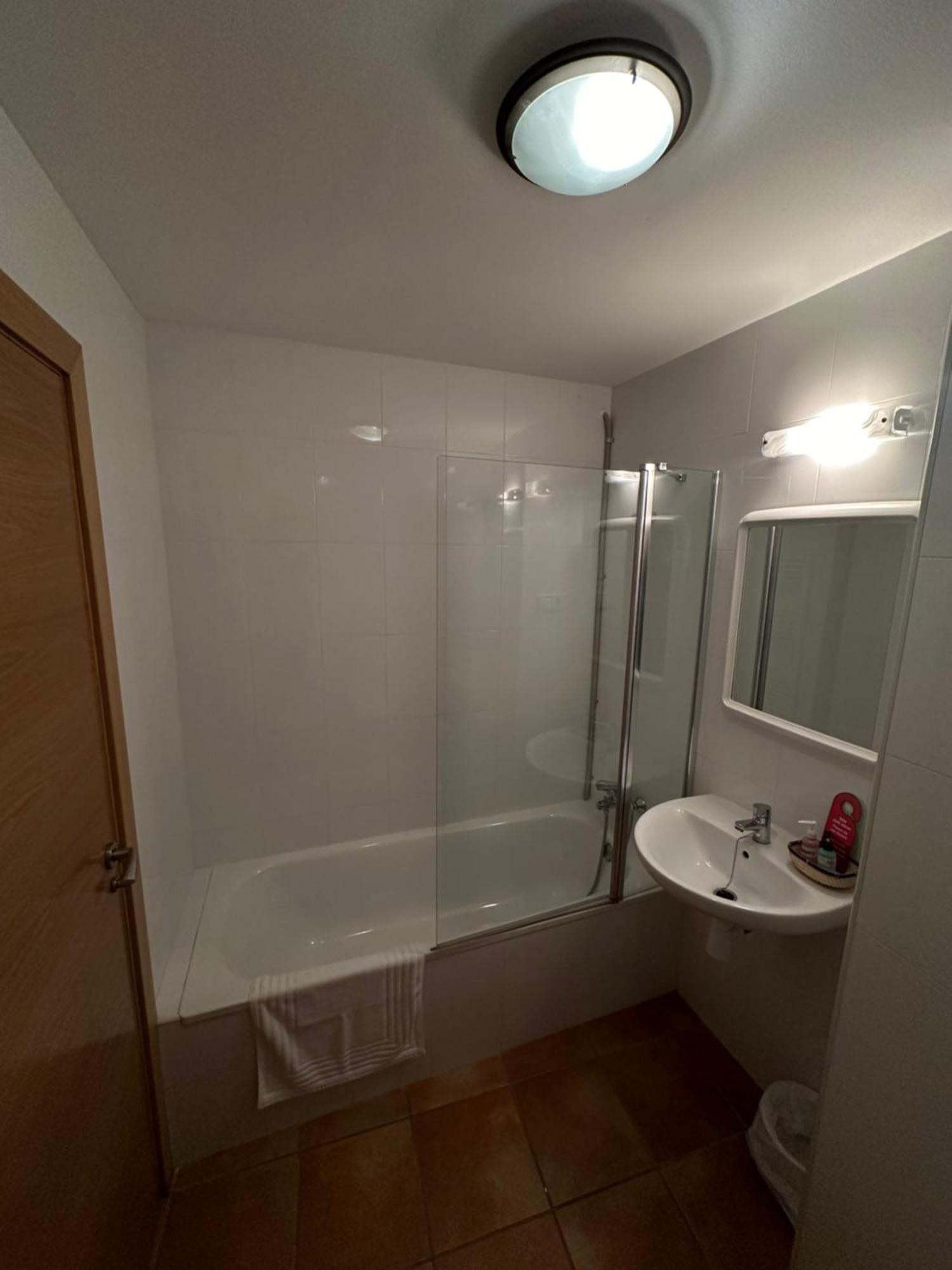 Hostal Centre Del Montsec Llimiana Экстерьер фото