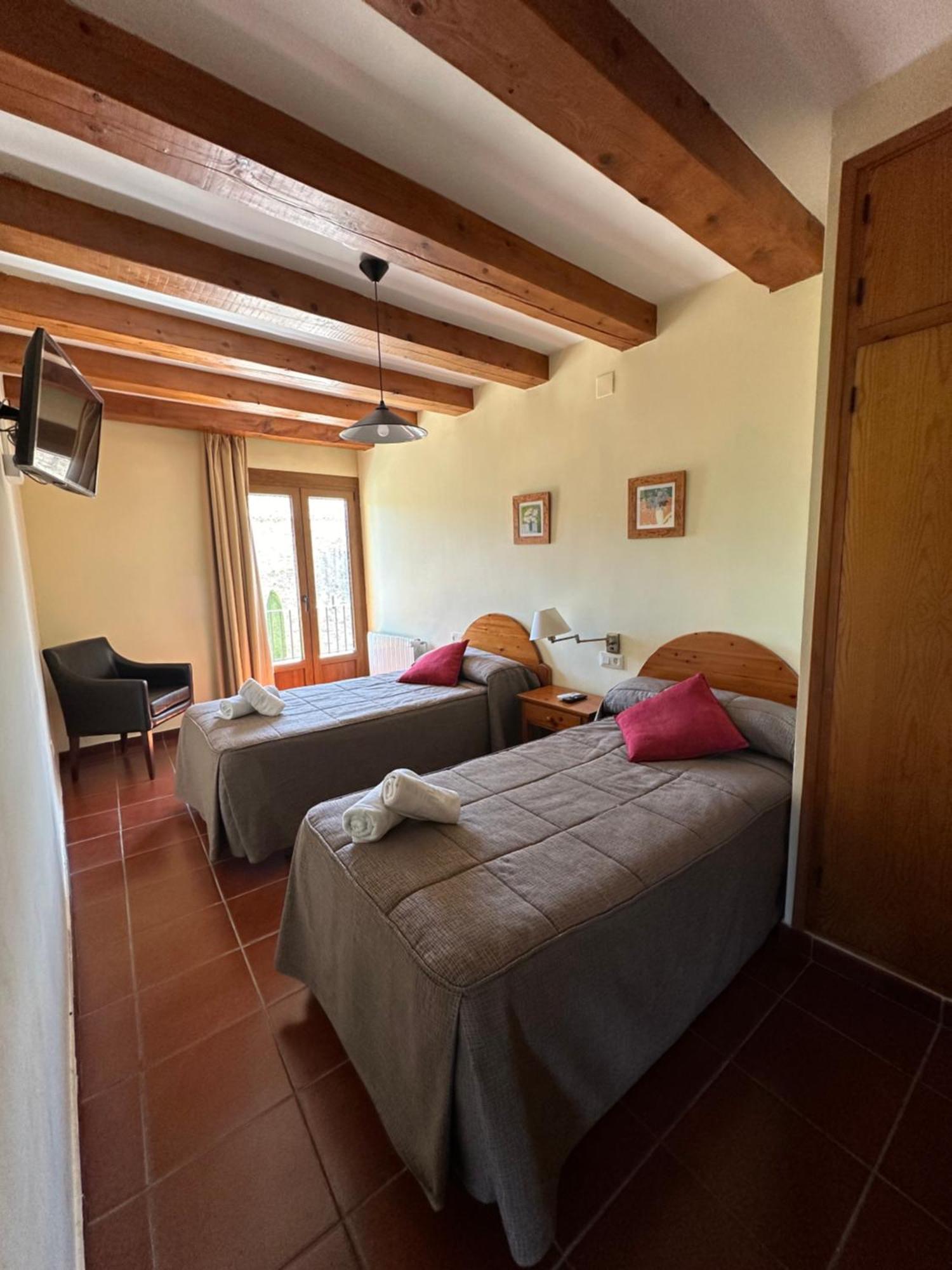 Hostal Centre Del Montsec Llimiana Экстерьер фото