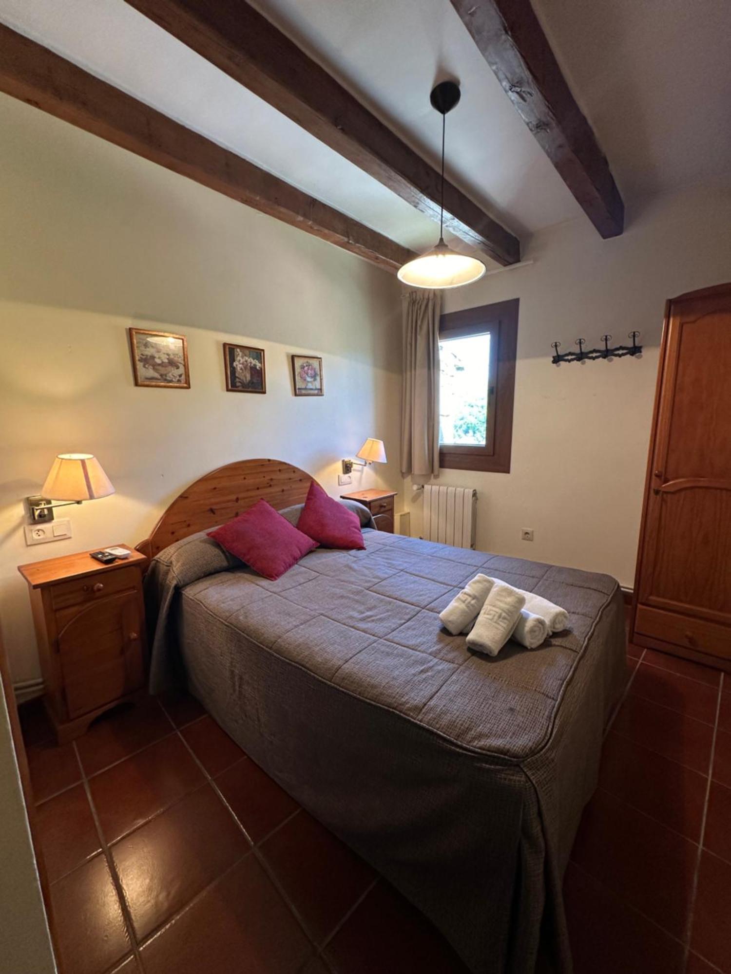 Hostal Centre Del Montsec Llimiana Экстерьер фото