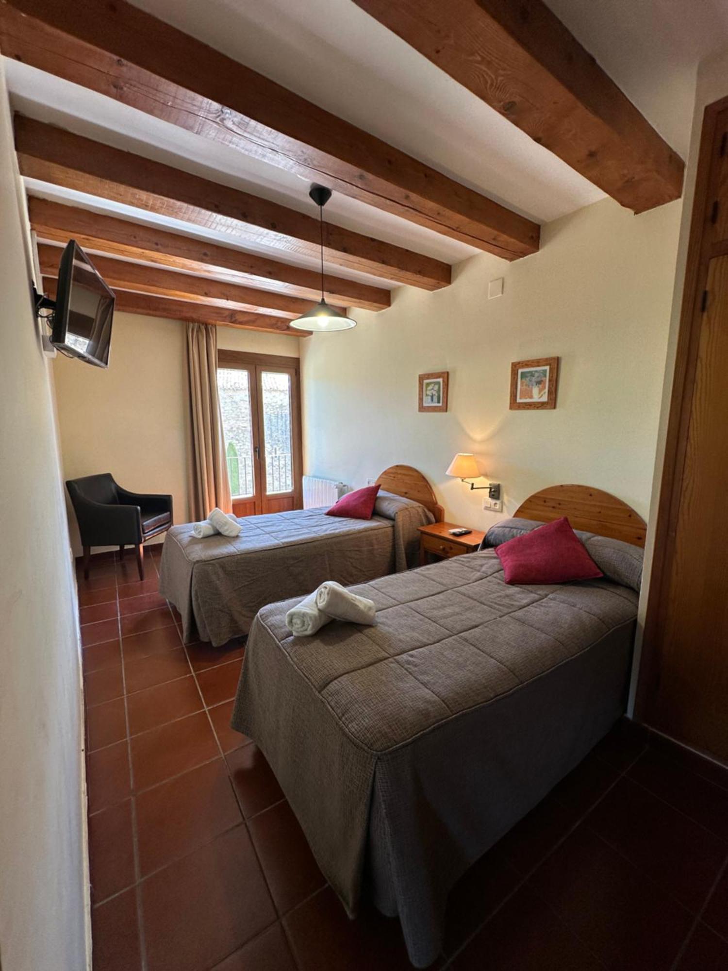 Hostal Centre Del Montsec Llimiana Экстерьер фото